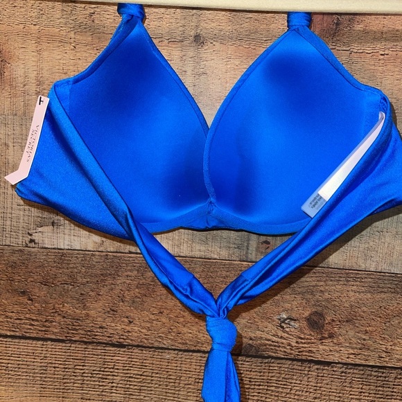 VICTORIA'S SECRET SWIM
Knotted Sexy Tee Push-Up Bikini Top - Picture 8 of 8